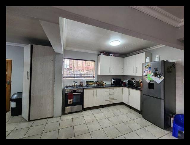 3 BEDROOM HOUSE FOR SALE IN GLEN MARAIS